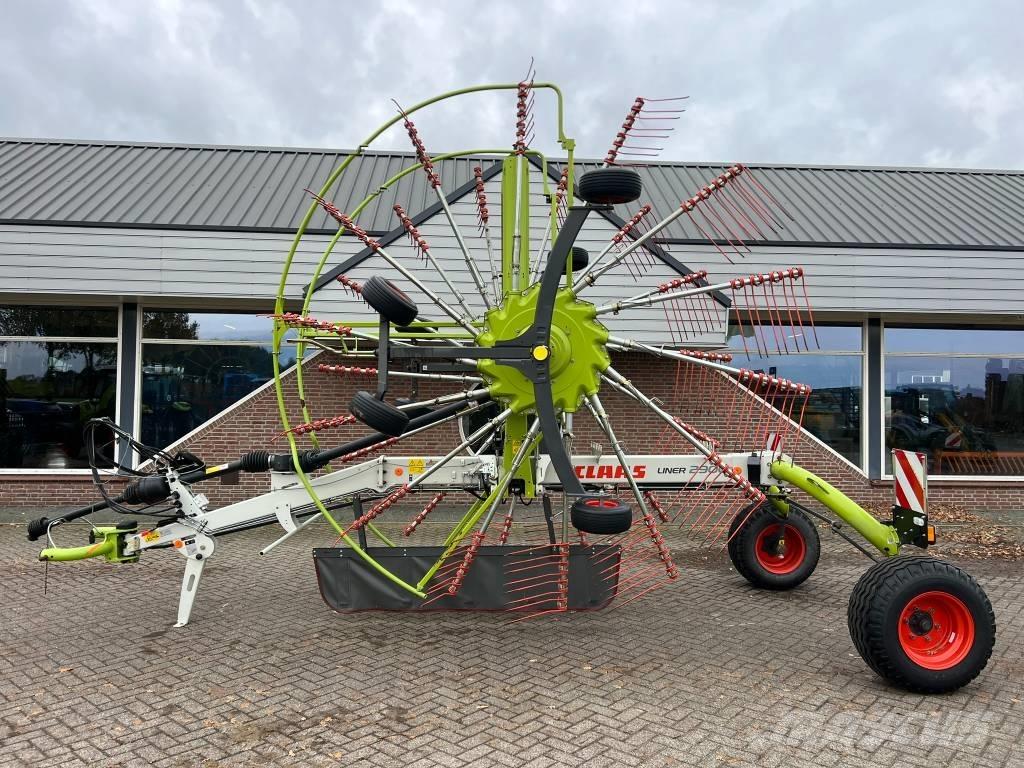 CLAAS Liner 2900 Zgrabljalniki