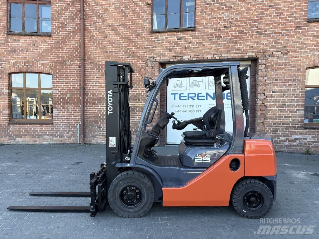 Toyota 02-8 FDF 25 Dizelski viličarji