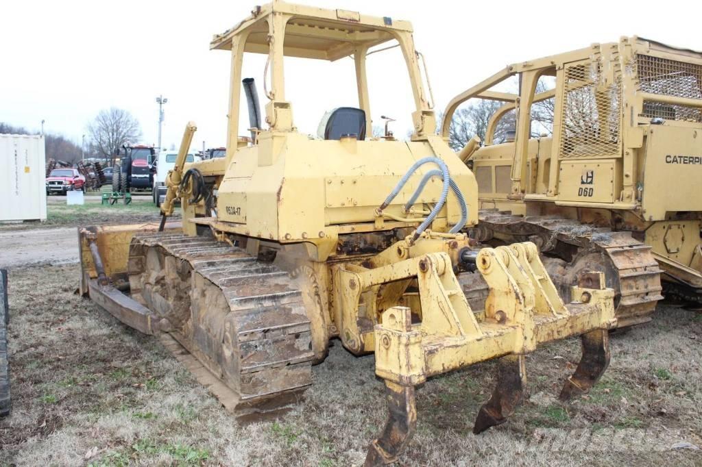 Komatsu D 53 A-17 Buldožerji goseničarji