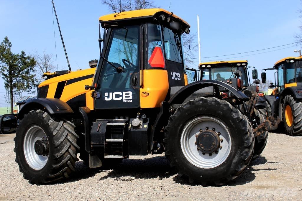 JCB Fastrac 3200 Traktorji