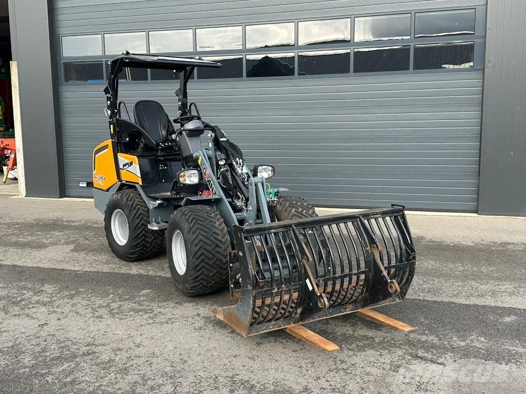 GiANT G2700HD+ Mini nakladalci