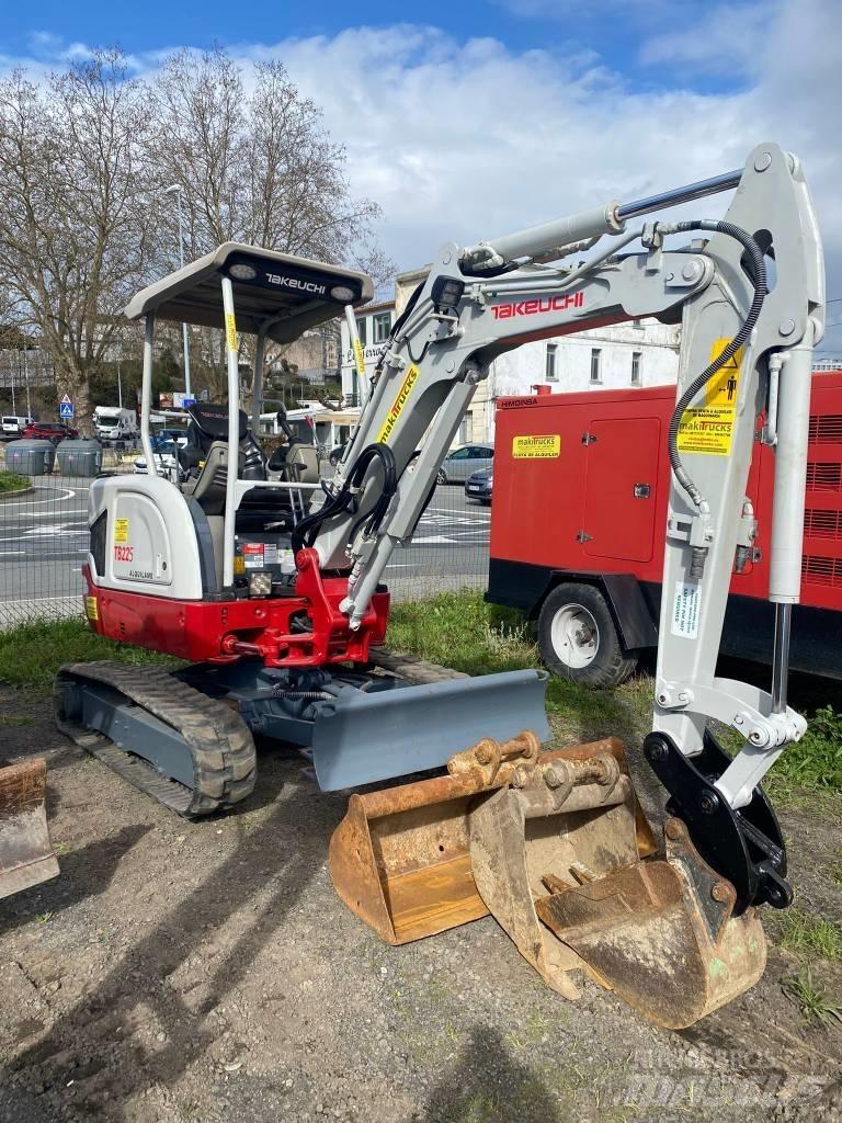 Takeuchi TB225 Mini bagri <7t