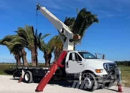 Ford F 750 Tovornjaki z žerjavom