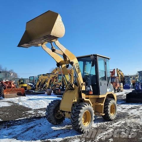 CAT 901B Kolesni nakladalci