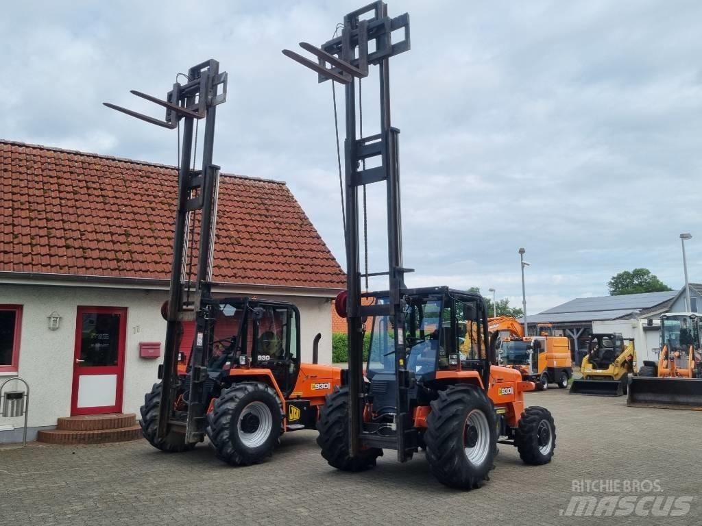 JCB 930-4 Terenski viličar
