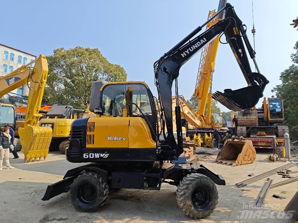 Hyundai 60W-9 Bagri na kolesih