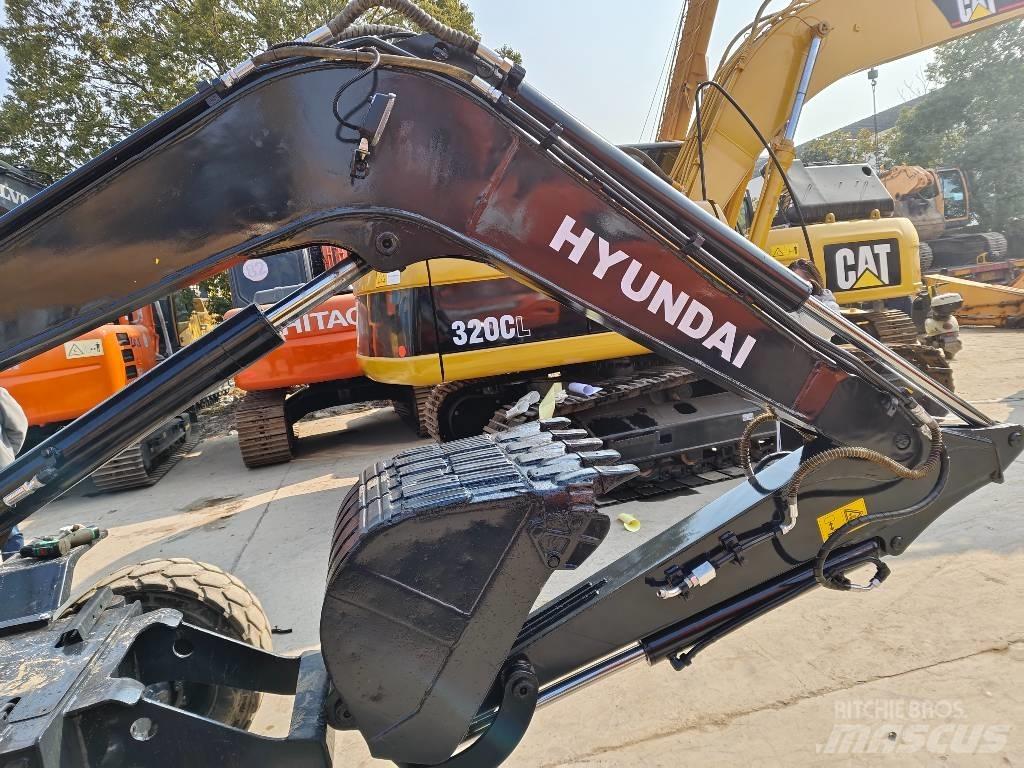 Hyundai 60W-9 Bagri na kolesih