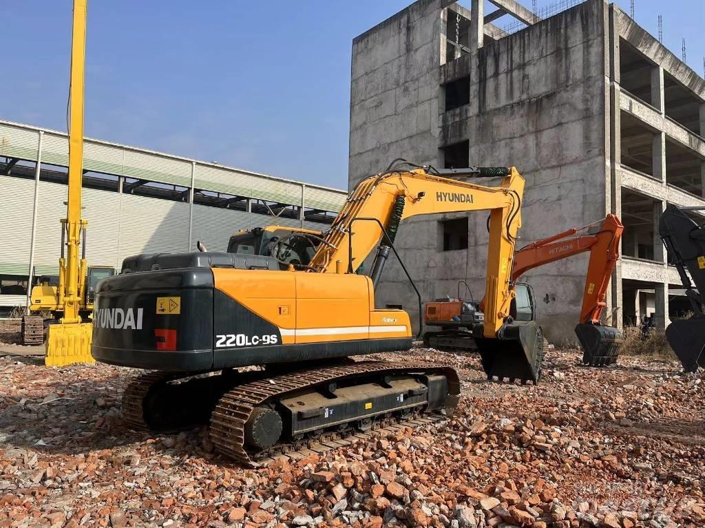 Hyundai R220 Bagri goseničarji