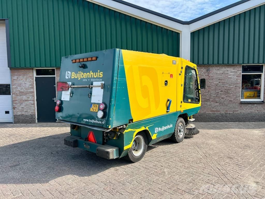 Tennant A85 Cestni pometači