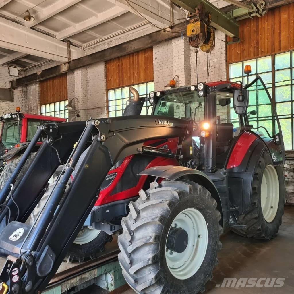 Valtra T 174 Traktorji