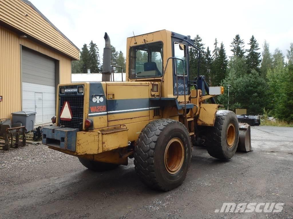 Komatsu WA 250-1 Kolesni nakladalci