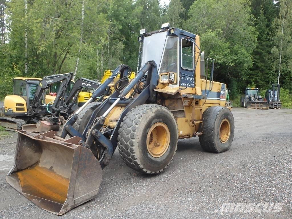 Komatsu WA 250-1 Kolesni nakladalci