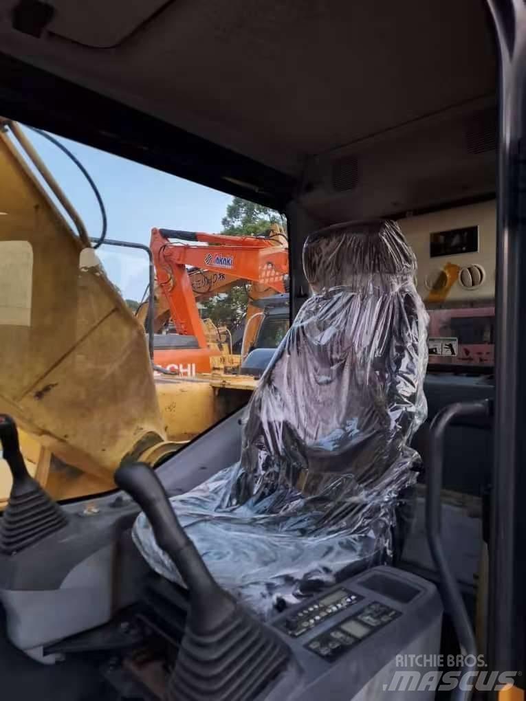 Komatsu PC 200-7 Bagri goseničarji