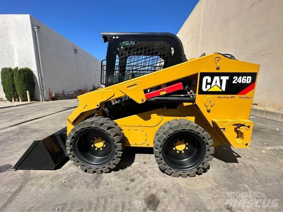 CAT 246 D Skid steer mini nakladalci