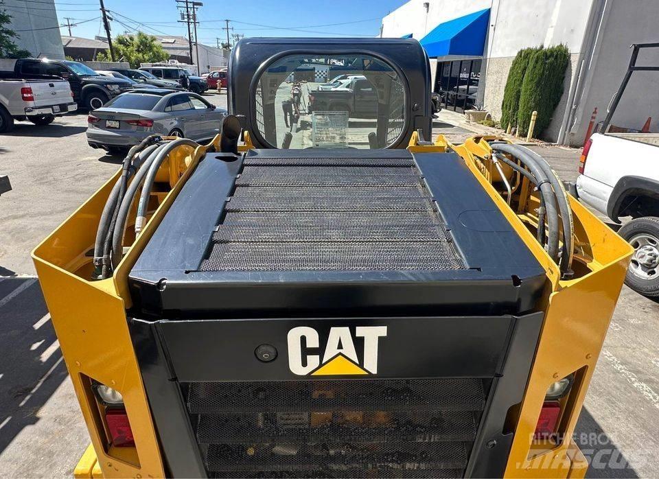 CAT 246 D Skid steer mini nakladalci
