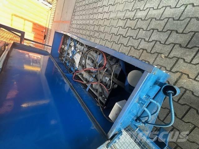 Holland Lift A151EV Škarjaste dvižne ploščadi