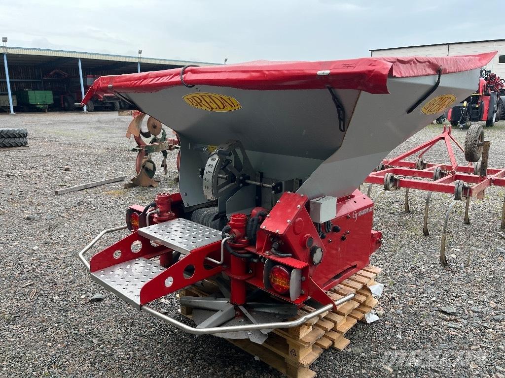 Bredal SGS 1500 Trosilci peska in soli