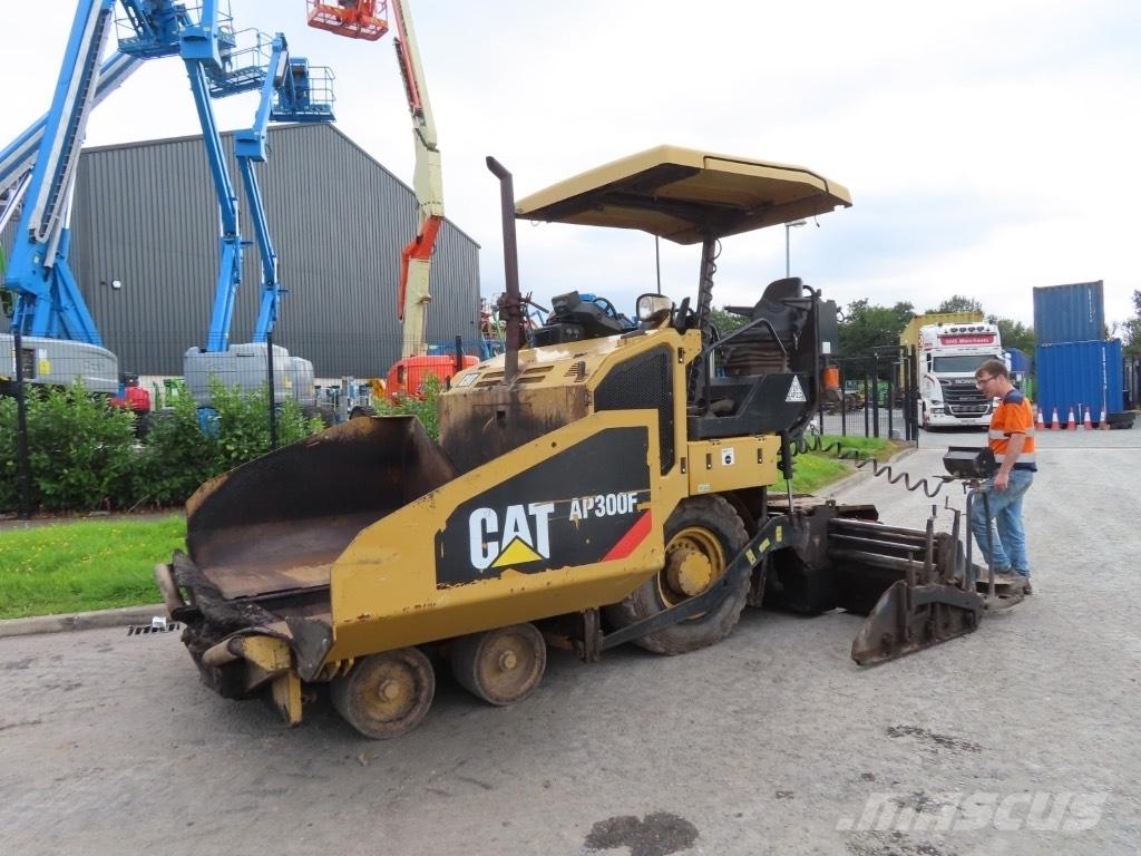 CAT AP 300 Asfaltni finišerji