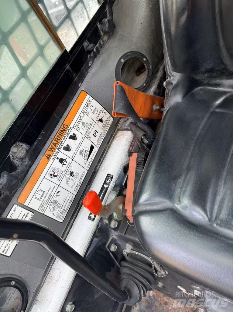 Bobcat S 300 Skid steer mini nakladalci