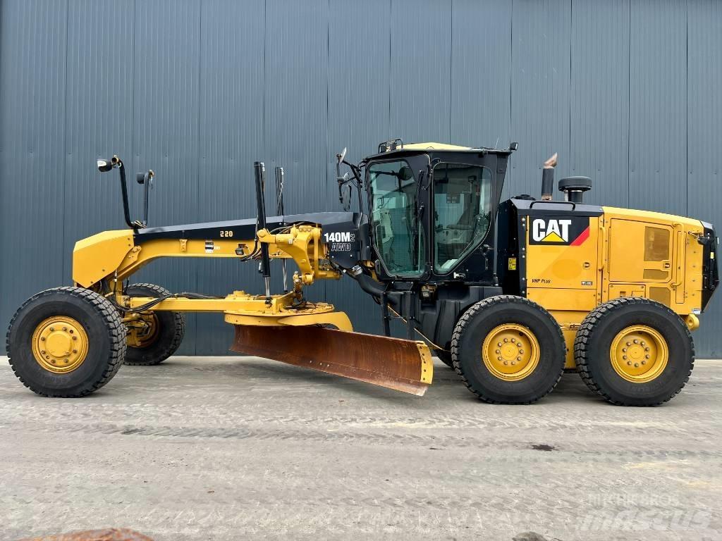 CAT 140M2 AWD Grederji
