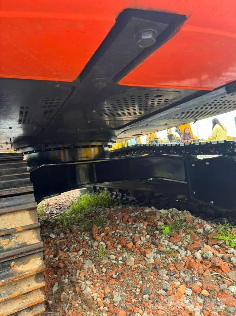 Hitachi ZX 200 Bagri goseničarji