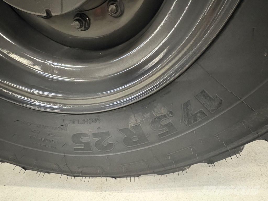 CASE 421 G Kolesni nakladalci