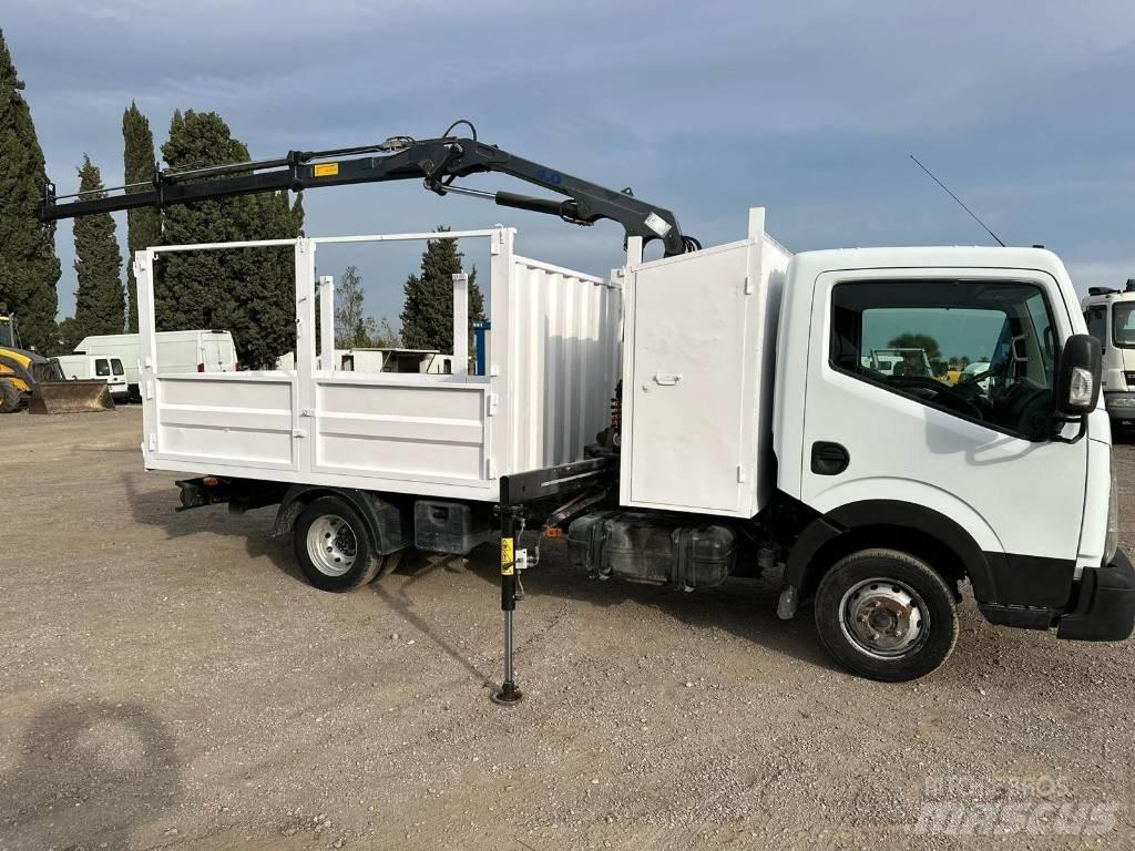 Nissan NT 400 Tovornjaki z žerjavom