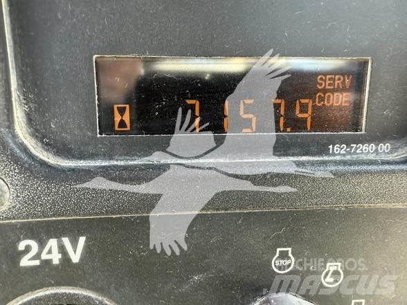 CAT 725 Tovornjaki za vodo