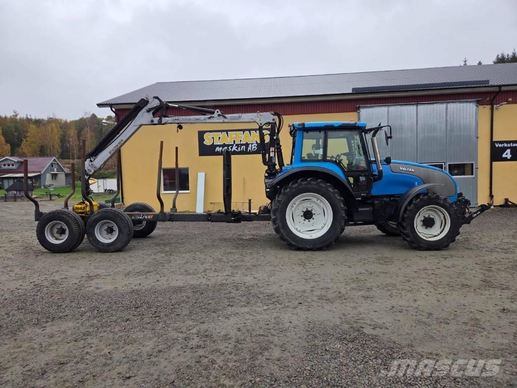 Valtra M 120 Traktorji