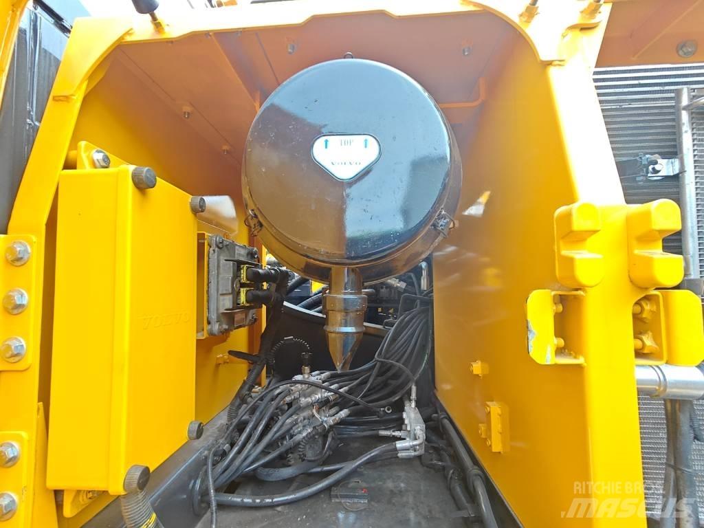 Volvo EC 250 D L Bagri goseničarji