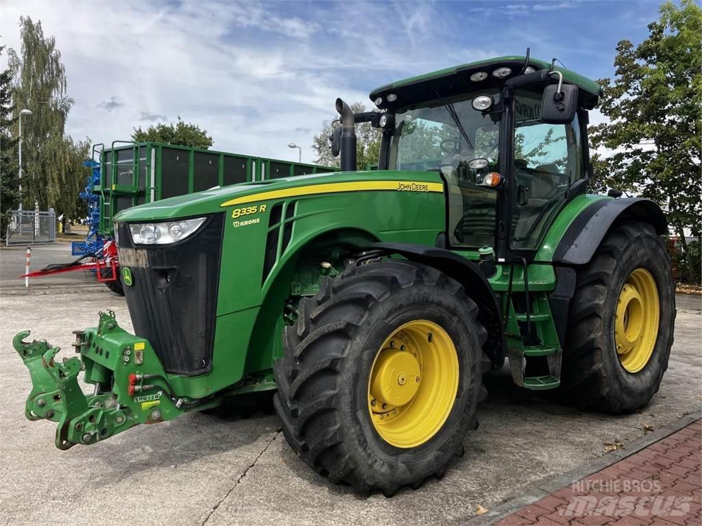 John Deere 8335R Traktorji