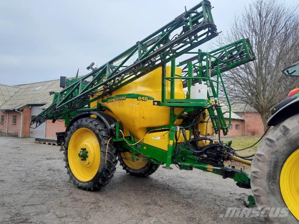 John Deere 840 Vlečne škropilnice