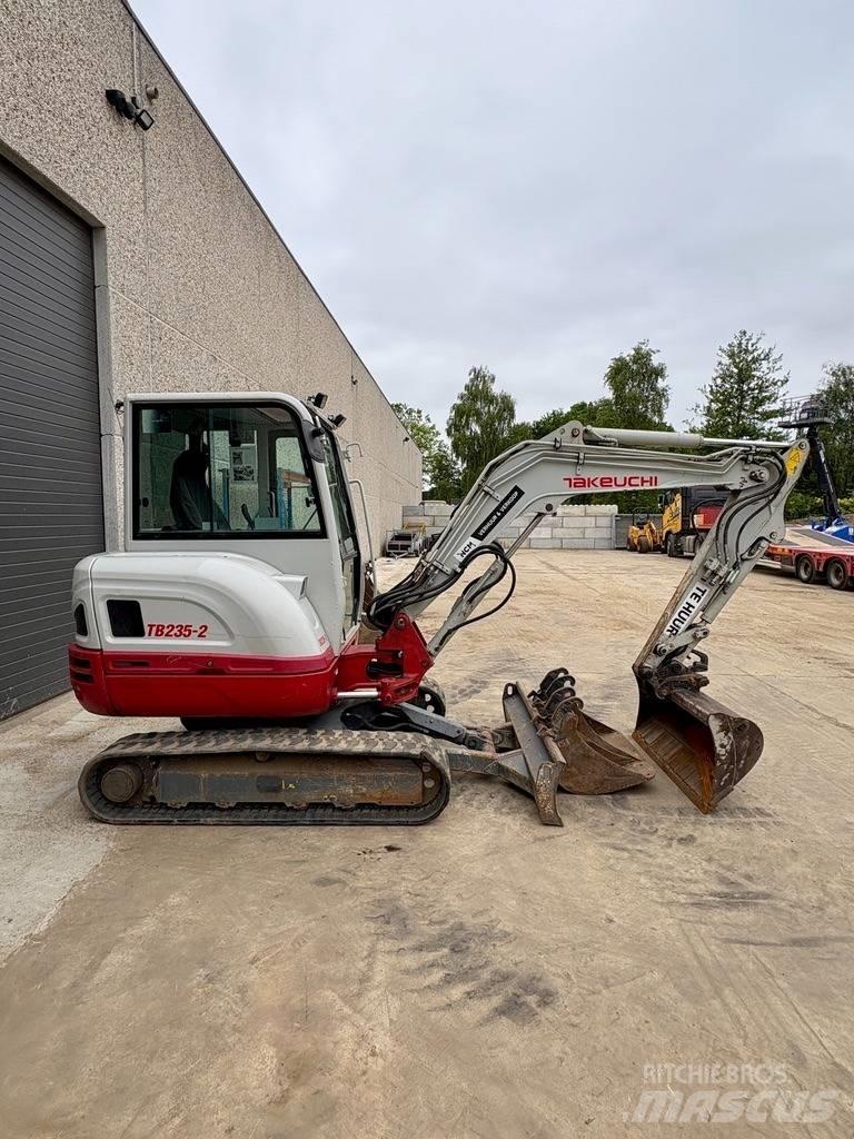Takeuchi TB 235 Mini bagri <7t