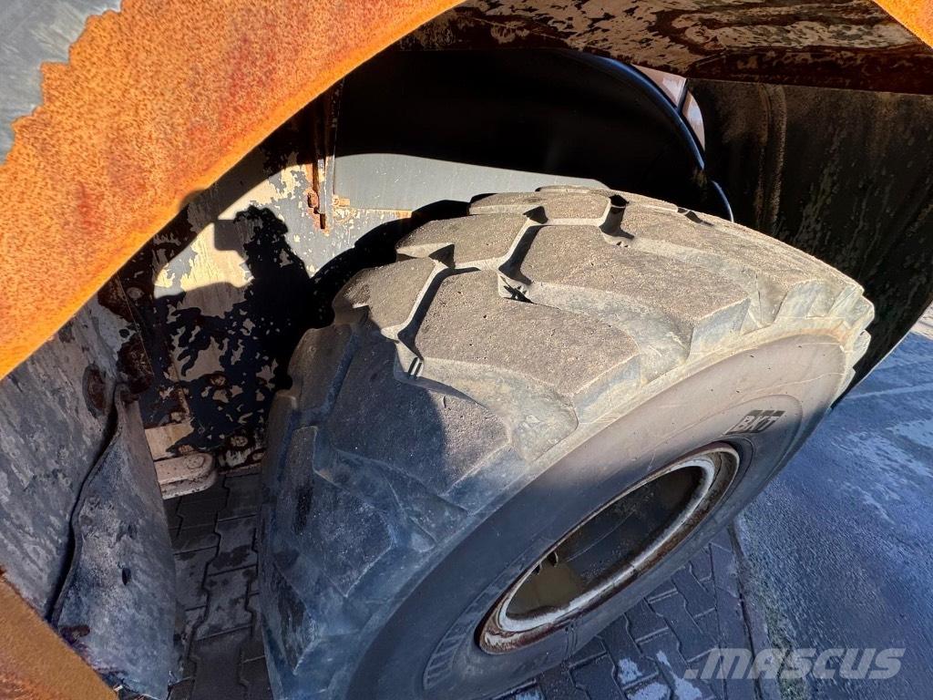 CASE 921 G Kolesni nakladalci