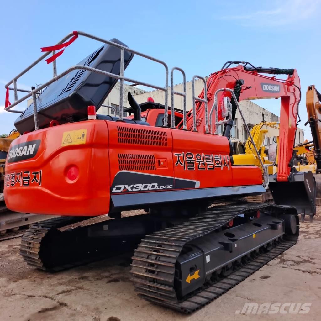 Doosan DX 300 LC Bagri goseničarji