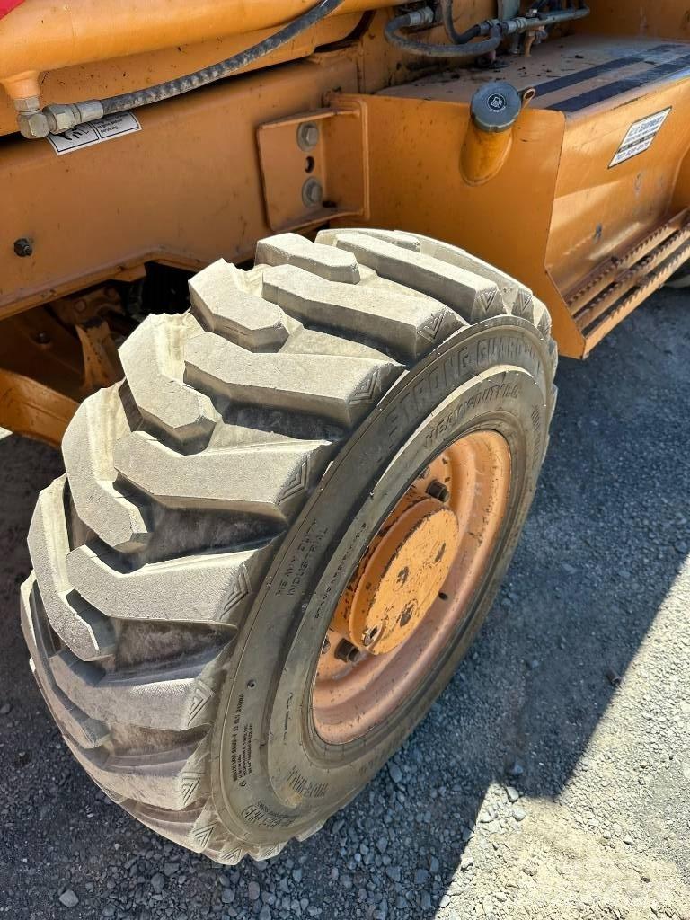 CASE 570 M XT Kolesni nakladalci