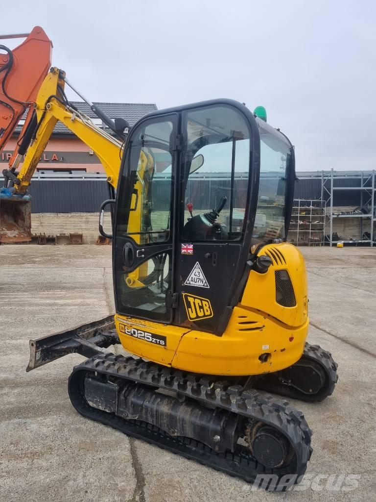 JCB 8025 Mini bagri <7t