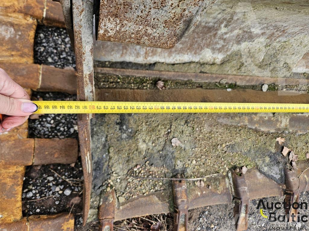 Crocodile bucket Žlice