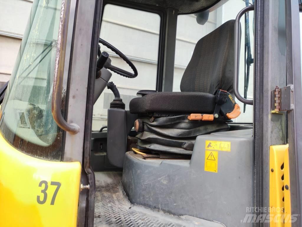 Volvo L 30 B Kolesni nakladalci