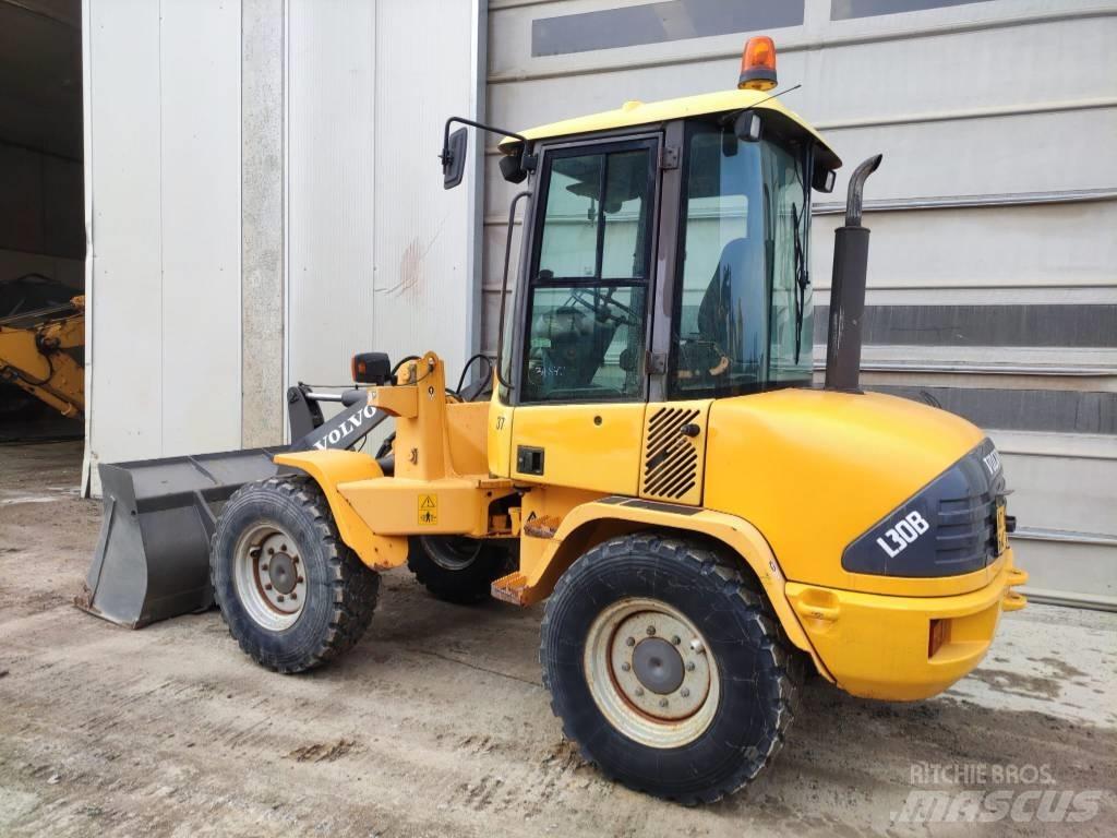 Volvo L 30 B Kolesni nakladalci