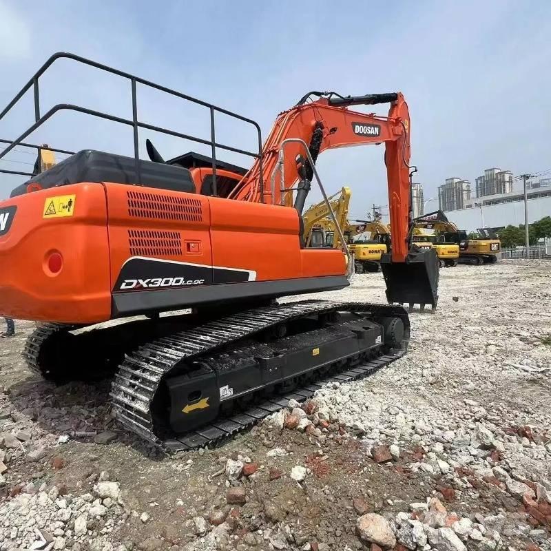 Doosan DX 300 Bagri goseničarji