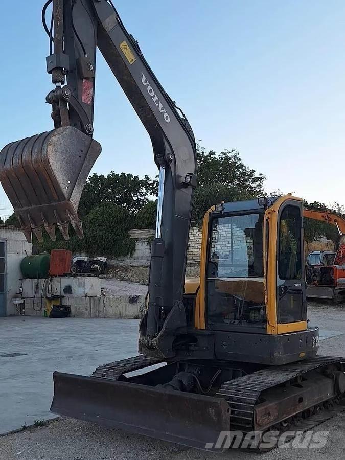 Volvo ECR88PLUS Midi bagri 7t – 12t