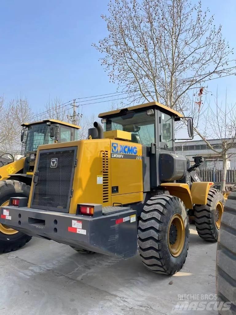 XCMG LW 300 FV Kolesni nakladalci