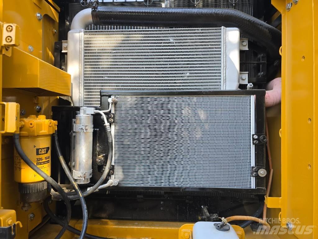 CAT 320D2 Bagri goseničarji