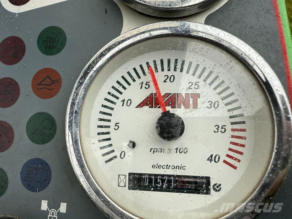 Avant 635 Kolesni nakladalci