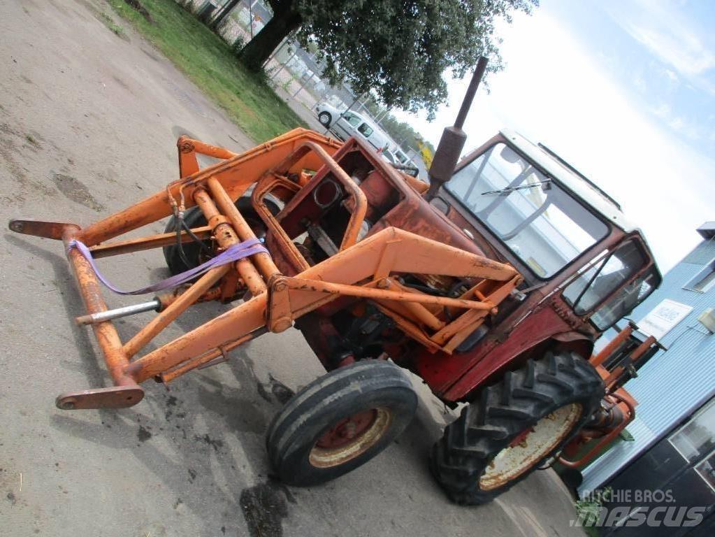 IH 523 Traktorji