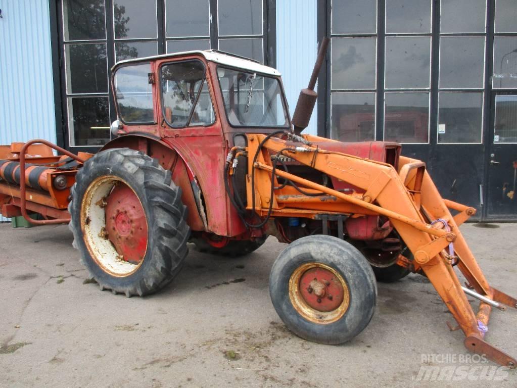 IH 523 Traktorji
