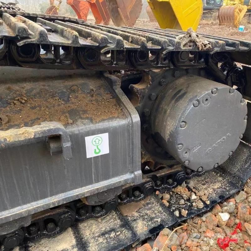 Volvo EC 240 Bagri goseničarji