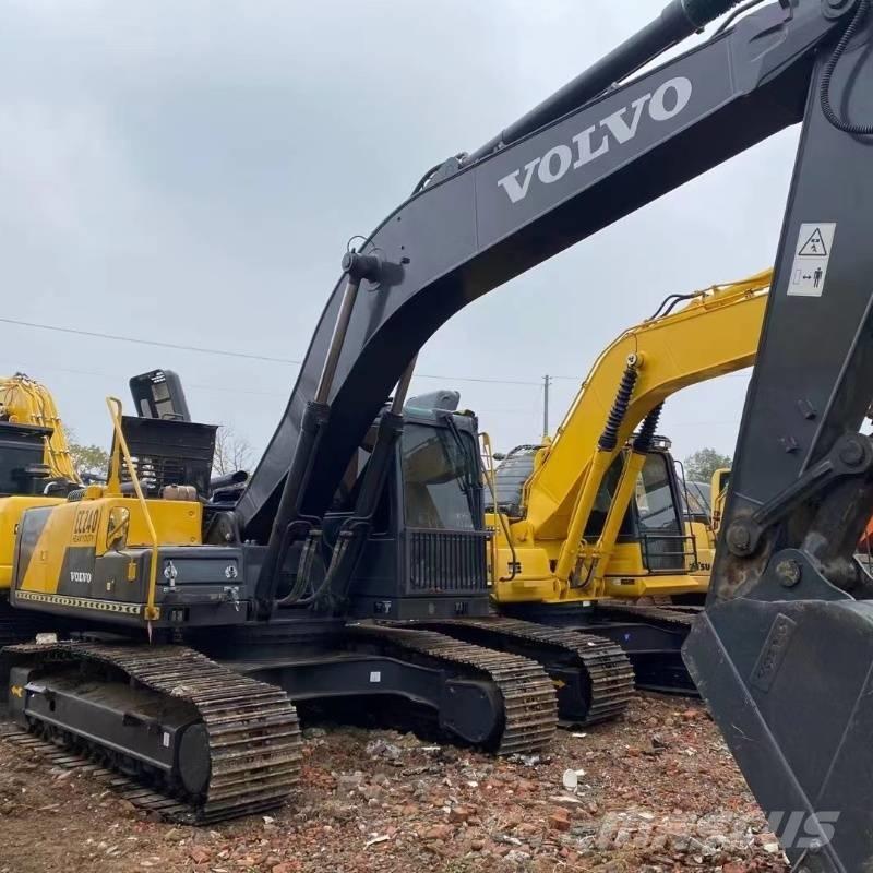Volvo EC 240 Bagri goseničarji