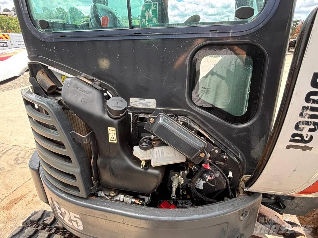 Bobcat E 25 Mini bagri <7t